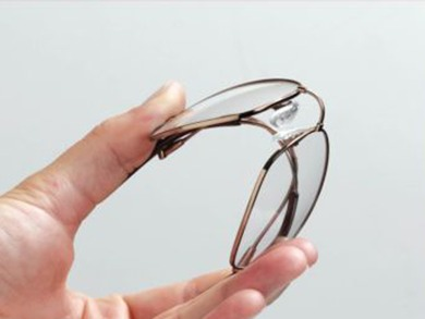 Bendable eyeglass frames made with nitinol. (Image: Stanford Advanced Materials)